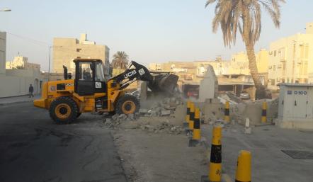 بلدية "الجنوبية" تزيل عدد من البيوت الآيلة للسقوط والمهجورة