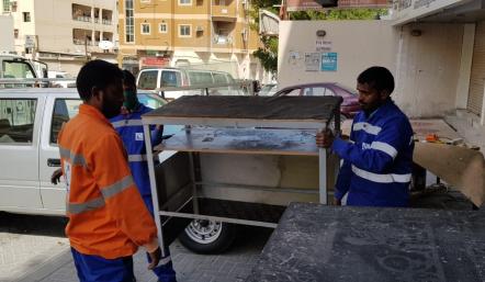 بلدية "الجنوبية" تزيل مخالفات إشغال المحلات للطريق في الحجيات