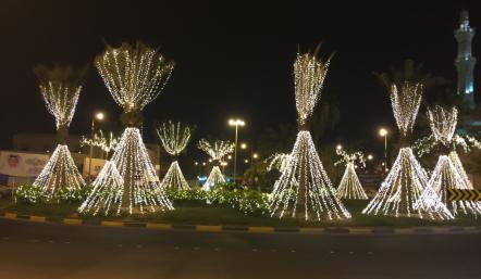 بلدية المنطقة الجنوبية تزين الشوارع والأسواق بمناسبة الشهر الفضيل