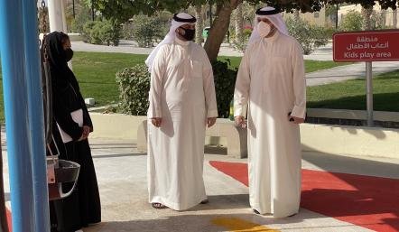 مدير عام بلدية "الجنوبية" والعضو البلدي جناحي يتفقدان أعمال الصيانة في حديقة خليفة الكبرى