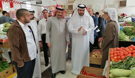 مدير عام بلدية "الجنوبية" يتفقد احتياجات سوق الرفاع المركزي