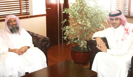 مدير عام البلدية الجنوبية يبحث الخدمات البلدية مع النائب السعيدي