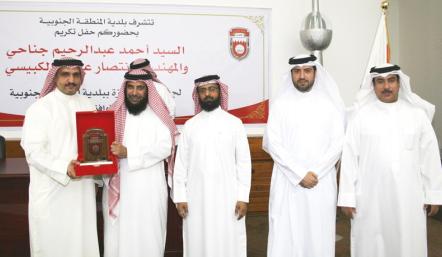 البلدية الجنوبية تكرم مدير الموارد البشرية والمالية ورئيس المنتزهات والحدائق