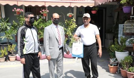 بلدية المنطقة الجنوبية توزع ??? شتلة زراعية من خلال خدمة البلدية عند بابكم