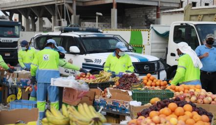 البلدية الجنوبية تزيل نحو 100 فرشة مخالفة للباعة الجائلين في راس زويد