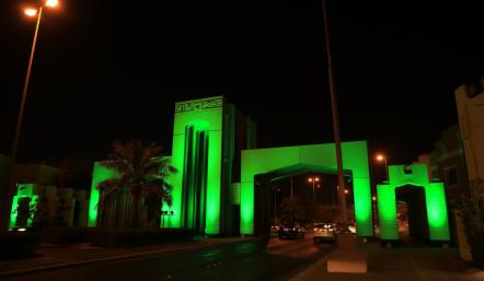 البلدية الجنوبية تزين نصب دوار الساعة