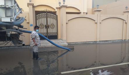 بلدية المنطقة الجنوبية تكثف جهودها خلال موسم الأمطار بتوفير 26 صهريجاً وتشكيل فريقاً للطوارئ