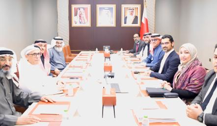 الوزير المبارك خلال إجتماعه مع رؤساء المجالس البلدية 