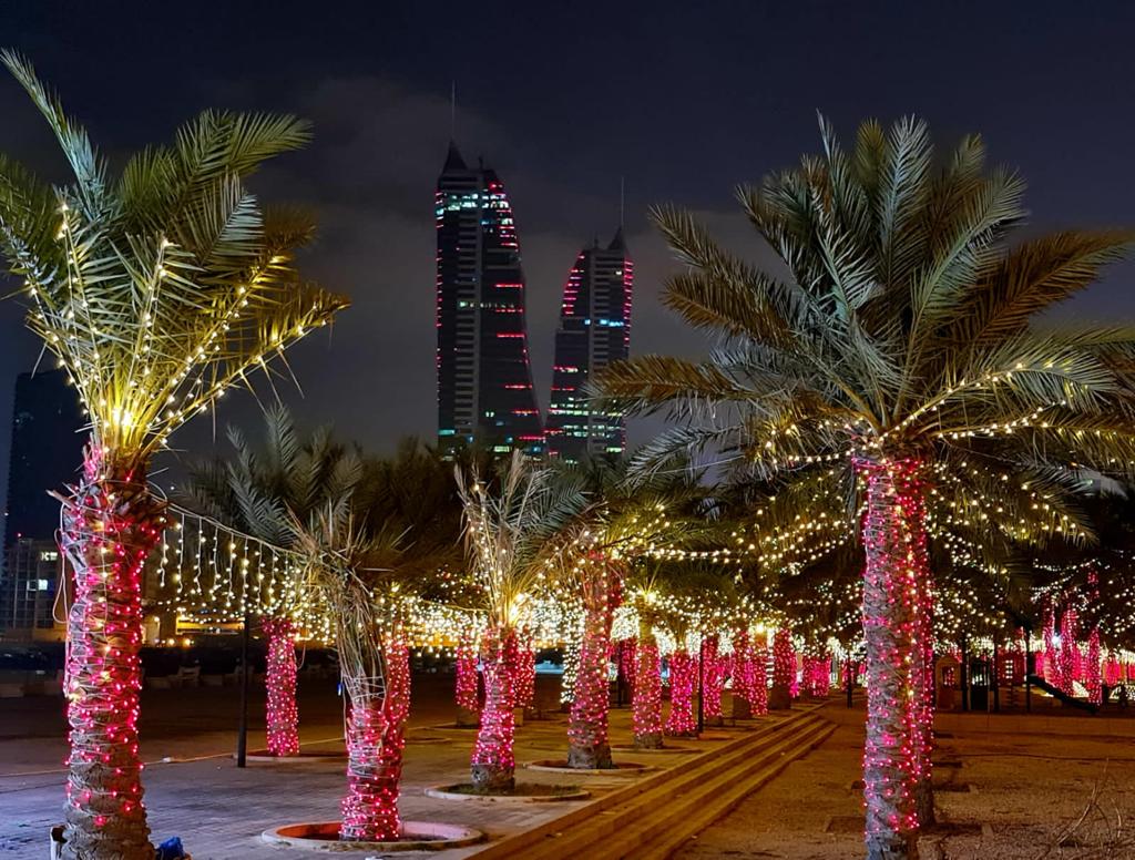 العاصمة تتلالأ فرحاً بأعياد الوطن