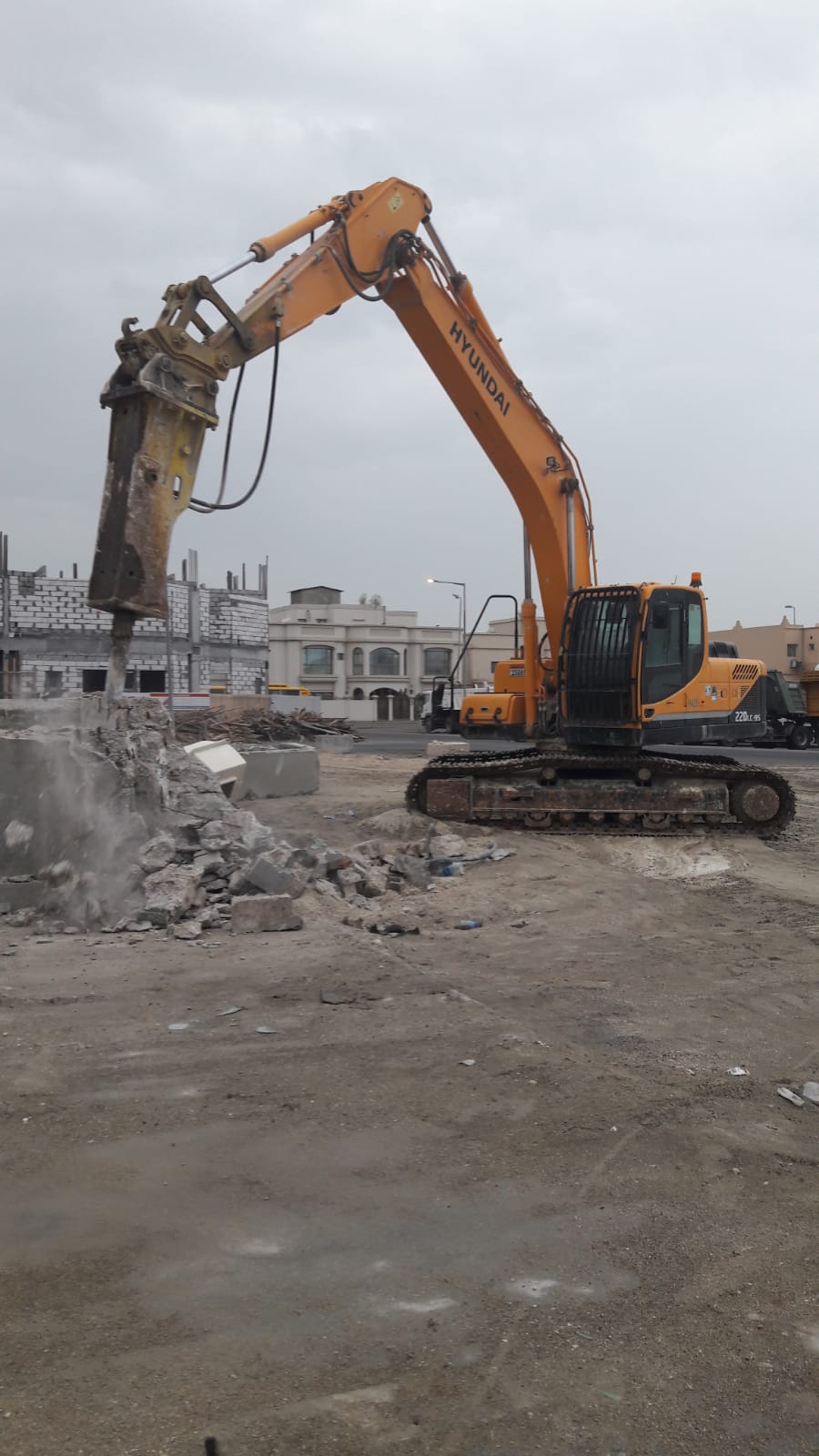 بلدية "الجنوبية" تزيل عدد من الكبائن والأكشاك المخالفة