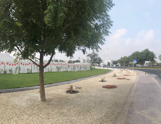 بلدية "الجنوبية" تنتهي من تجميل الأرصفة الجانبية بمدينة عيسى