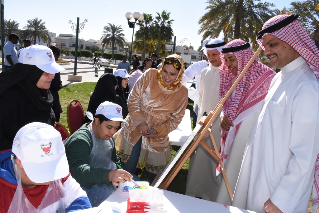 مجلس أمانة العاصمة ومركز تمكين شباب رأس الرمان يطلقان مشروع "أمام كل بيت شجرة"