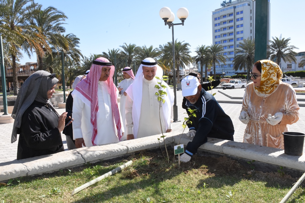 مجلس أمانة العاصمة ومركز تمكين شباب رأس الرمان يطلقان مشروع "أمام كل بيت شجرة"