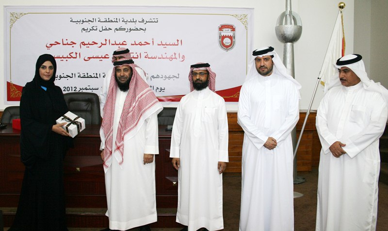 البلدية الجنوبية تكرم مدير الموارد البشرية والمالية ورئيس المنتزهات والحدائق