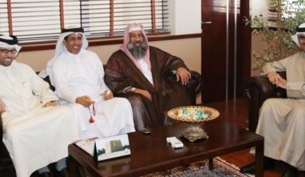 مدير عام البلدية الجنوبية يستقبل نواب المحافظة الجنوبية