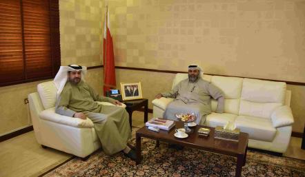 لقاء مدير عام بلدية المنطقة الجنوبية مع النائب احمد الانصاري