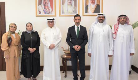 الوزير المبارك خلال لقاءه بالموظفين الحاصلين على الماجستير
