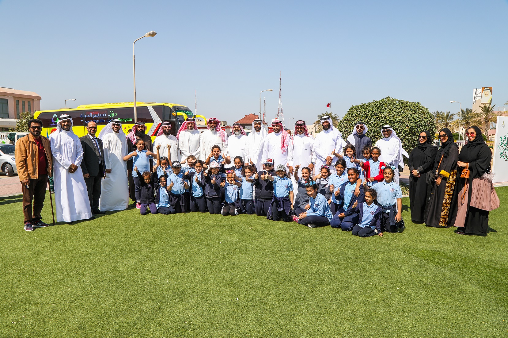 بلدية "الجنوبية" تزرع 250 شتلة و20 فسيلة في ممشى الاستقلال