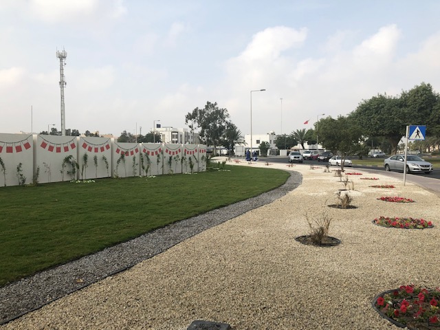 بلدية "الجنوبية" تنتهي من تجميل الأرصفة الجانبية بمدينة عيسى