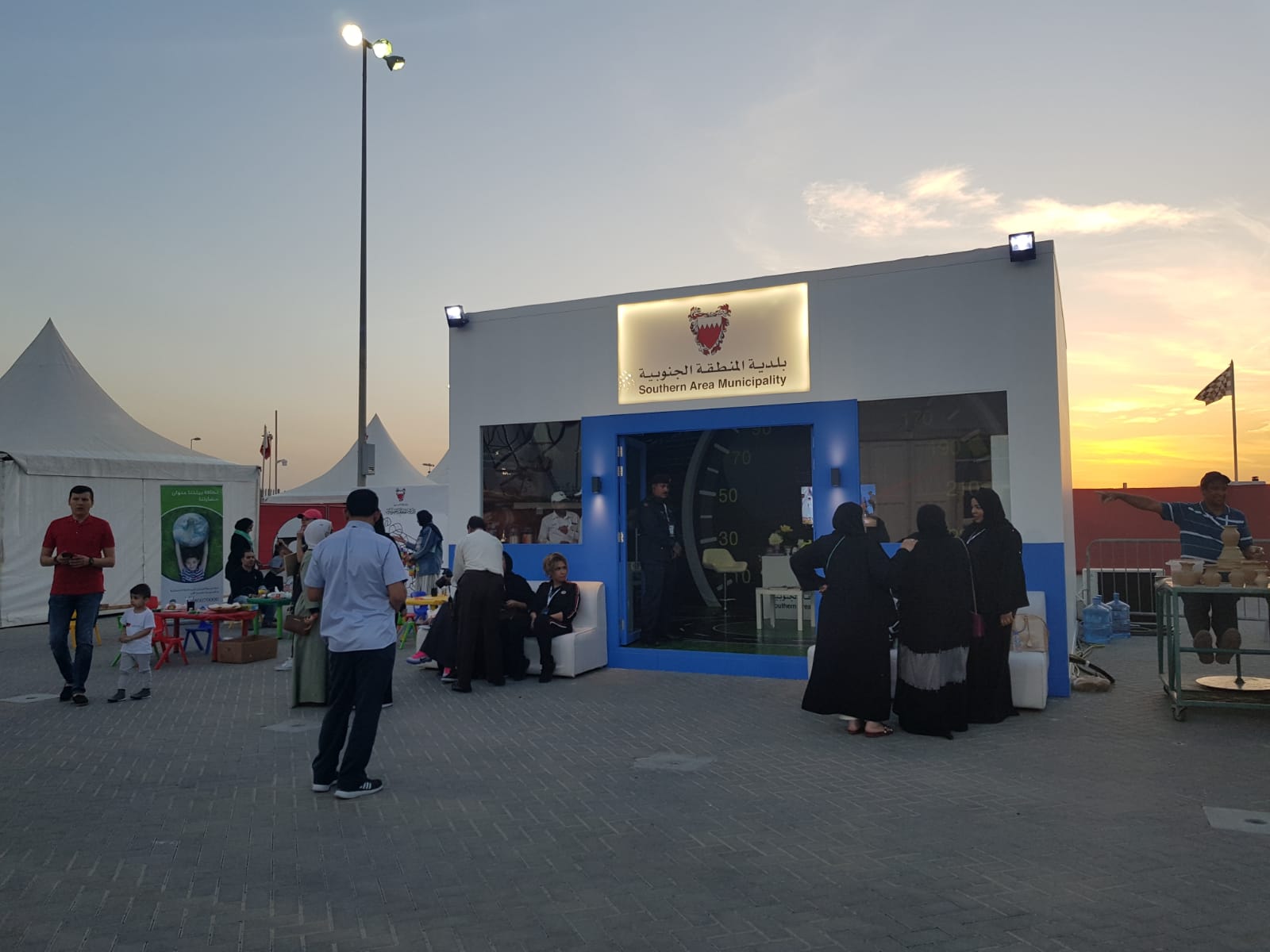 بلدية &quot;الجنوبية&quot; تشارك بركن متنوع ومميز في فعاليات الفورمولا 1