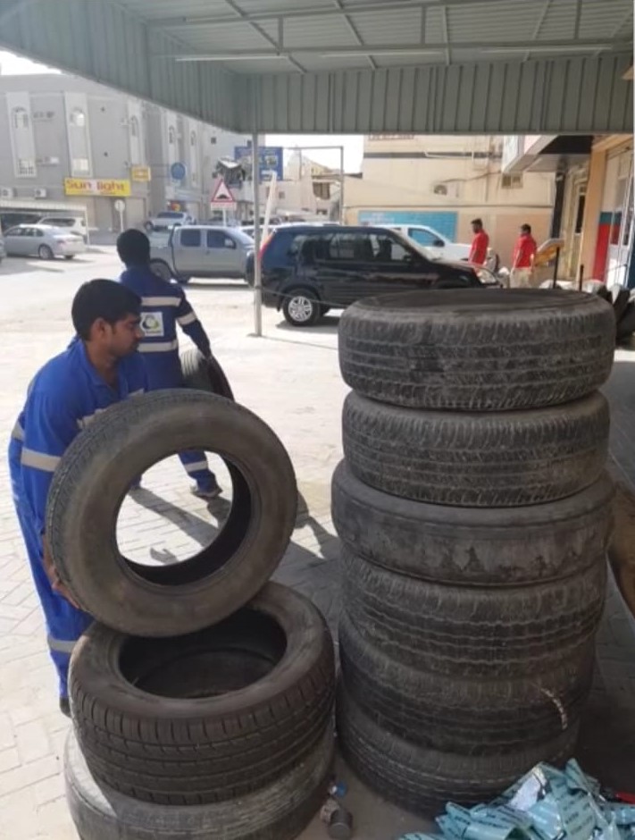 بلدية &quot;الجنوبية&quot; تزيل مخالفات إشغال الطرق في مجمع 939 بالرفاع