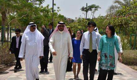 للاطلاع على تجربة البحرين في مجال التشييد والبناء...وفد صيني يزور حديقة خليفة الكبرى بالرفاع