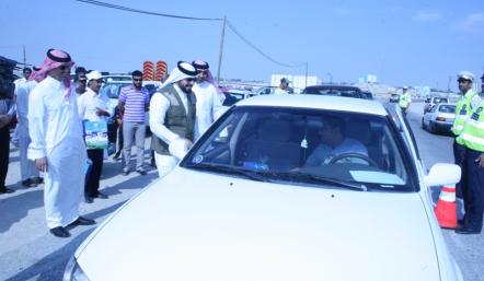 بلدية المنطقة الجنوبية تقيم حملتها "أجعل خيمتك مثالية" لتوزيع المطبوعات وأكياس المخلفات