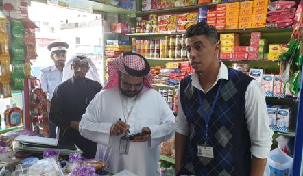 بالتعاون مع "الصحة" و"الصناعة والتجارة" و"شرطة الجنوبية"بلدية "الجنوبية" ترصد المخالفات الصحية والإشغالات في المطاعم والمحلات