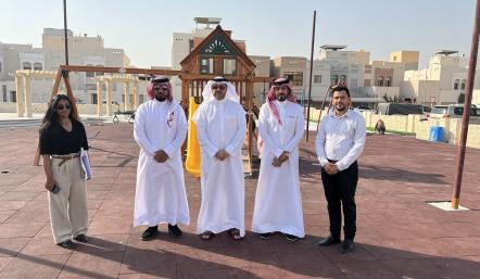مدير عام البلدية الجنوبية والعضو عمر عبدالرحمن يتفقدان تطوير حديقة هورة سند