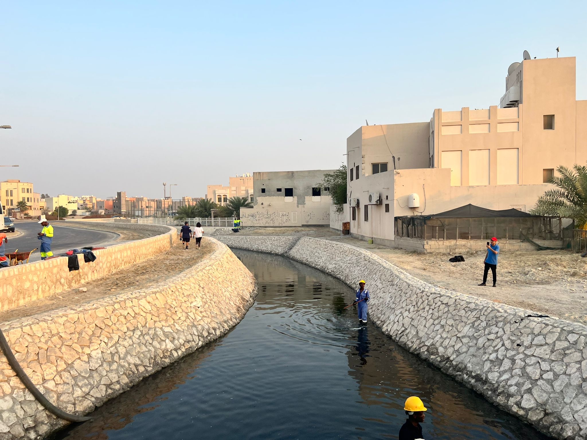 وزارة شؤون البلديات والزراعة تنظم حملة نظافة لمصارف مياه الأمطار
