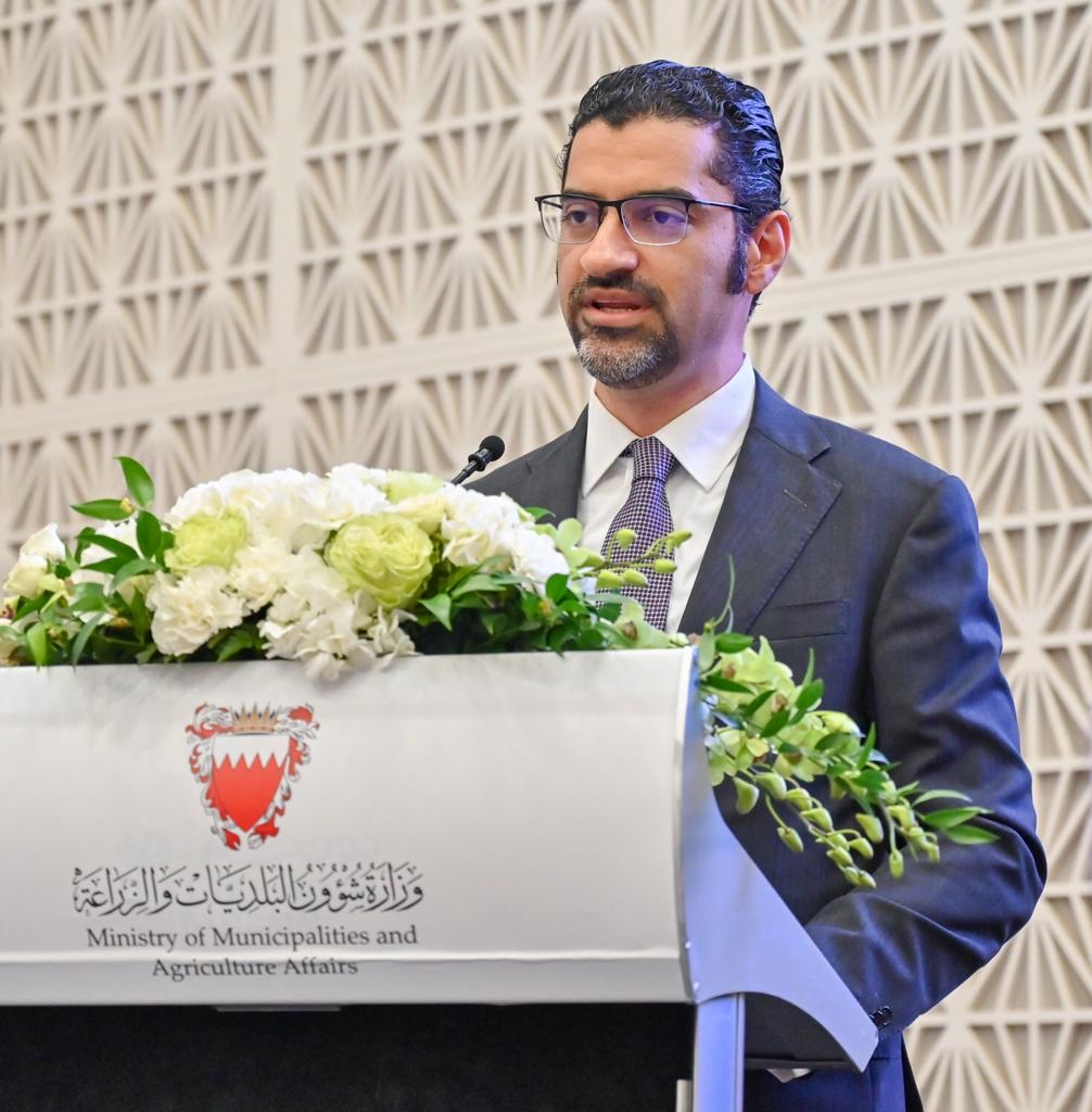 لدى رعايته حفل تكريم رؤساء وأعضاء مجلس أمانة العاصمة والمجالس البلدية.. معالي الشيخ خالد بن عبد الله: المجالس البلدية إحدى مرتكزات العمل الوطني وشريك أساسي في البناء والتطوير لتلبية تطلعات المواطنين