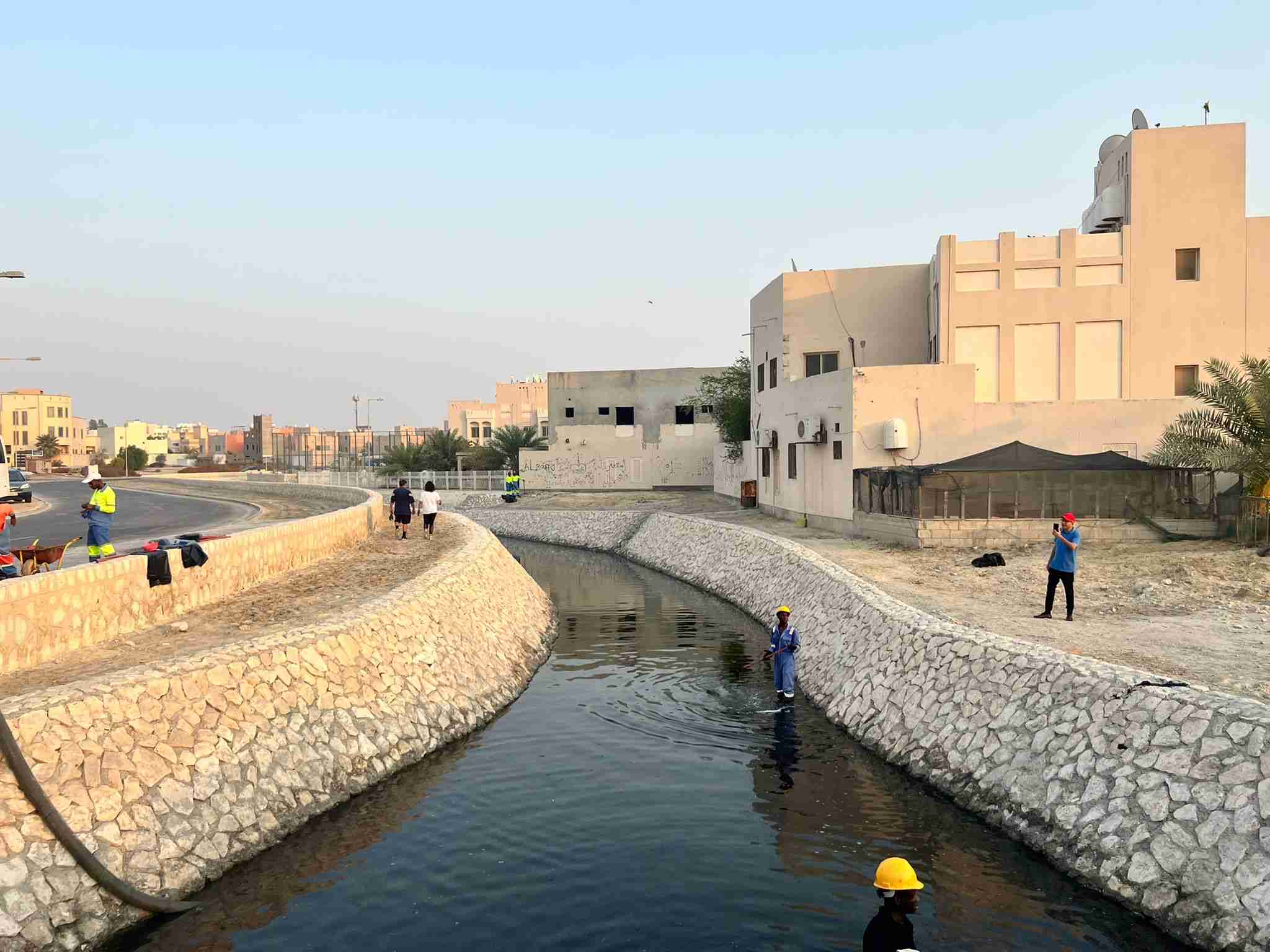 وزارة شؤون البلديات والزراعة تنظم حملة نظافة لمصارف مياه الأمطار