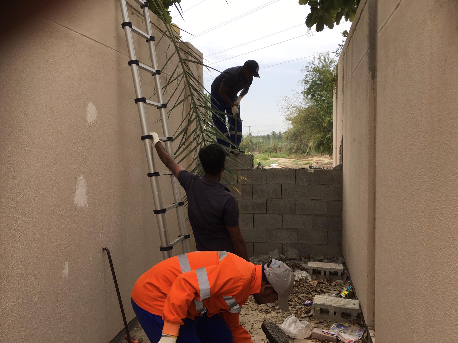 بلدية "الجنوبية" تزيل إنشاءات مخالفة لقانون إشغال الطريق العام
