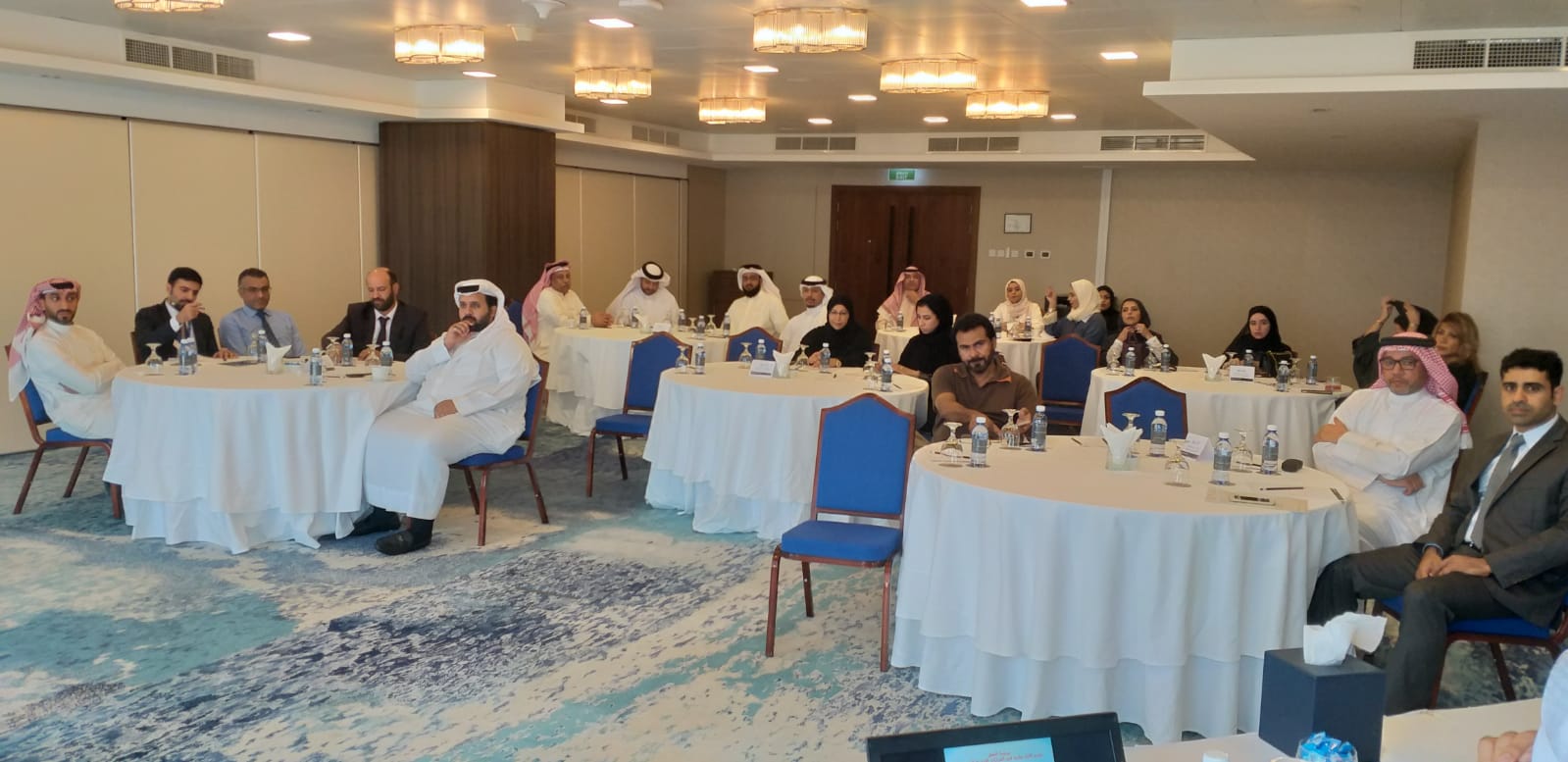 بلدية "الجنوبية" تزيل مخالفات إشغال الطرق في مجمع 939 بالرفاع
