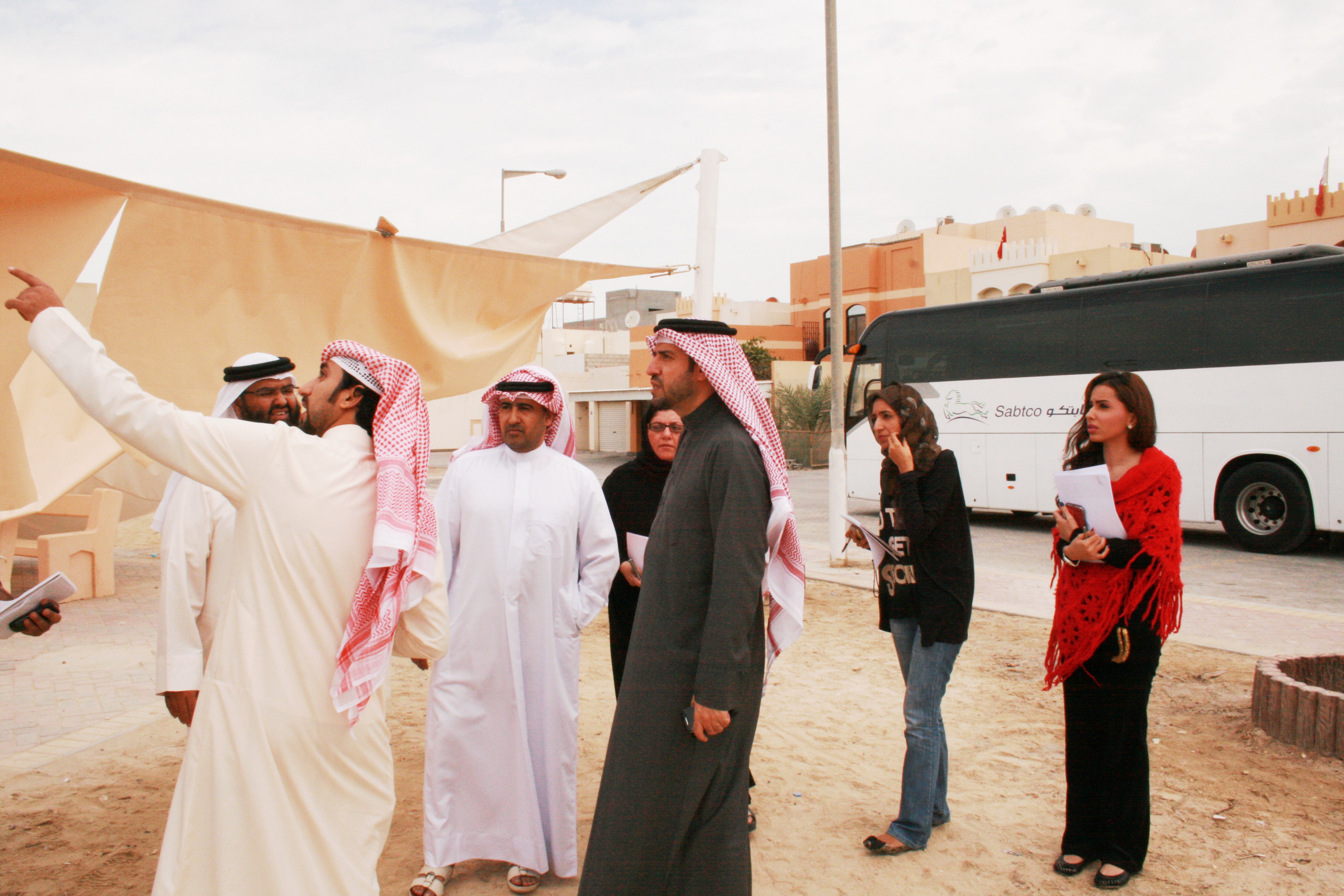 مدير عام البلدية الجنوبية يتفقد احتياجات منطقة الزلاق