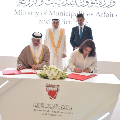 نائب رئيس مجلس الوزراء ووزير البنية التحتية يزور وزارة شؤون البلديات والزراعة