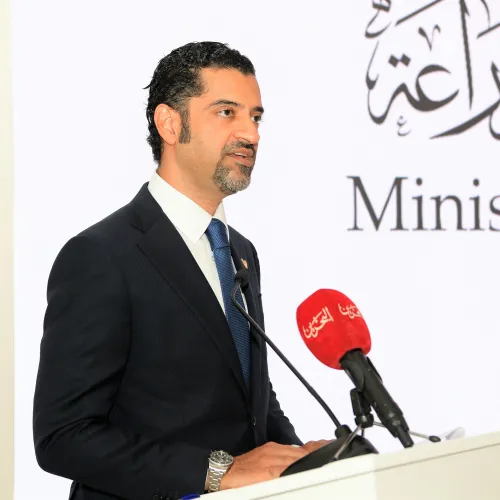 نائب رئيس مجلس الوزراء ووزير البنية التحتية يزور وزارة شؤون البلديات والزراعة