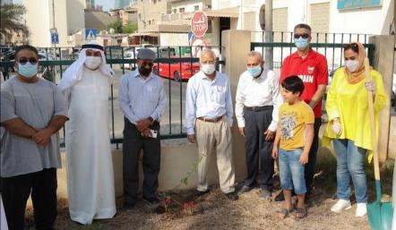 أطلق مجلس أمانة العاصمة مؤخراً بالتعاون مع مركز تمكين شباب رأس الرمان وأمانة العاصمة وشركة فابريكا مبادرة التجشير المناطقي تحت شعار "أمام كل بيت شجرة" والجداريات التراثية بمنطقة رأس الرمان.