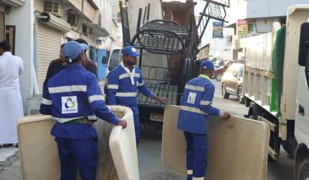 بلدية "الجنوبية" تنفذ حملة لإزالة مخالفات إشغال الطريق في الرفاع